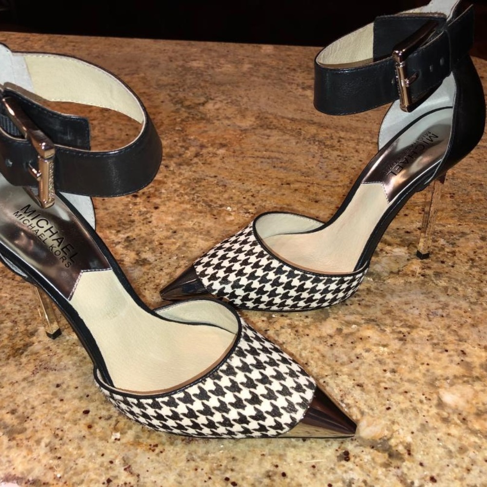 NWOT, Michael Kors Hounds tooth Pumps, Size 6 1/2